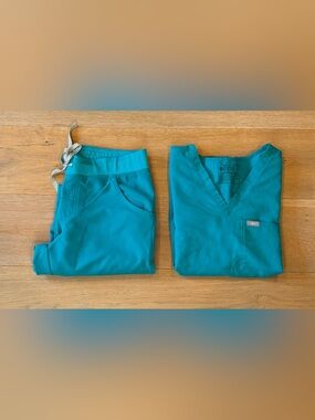 FIGS Teal Scrub Set | Catarina Top Size M | Kade Pants Size MP